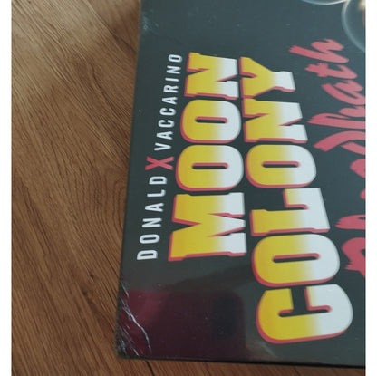 Moon Colony Bloodbath (FR)   Boîte légèrement abîmée (‑20 %) – Photos des impacts