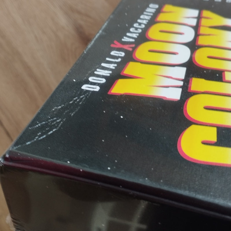 Moon Colony Bloodbath (FR)   Boîte légèrement abîmée (‑20 %) – Photos des impacts